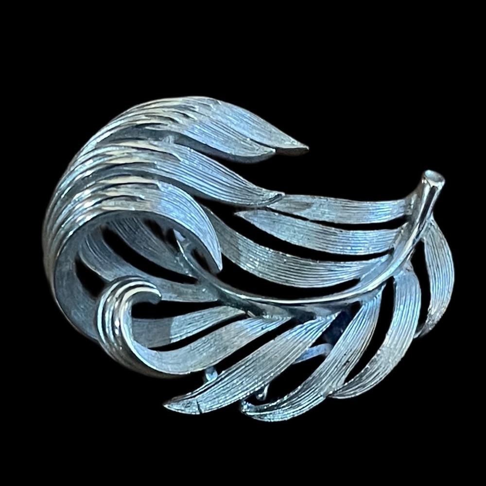 Vintage LISNER Silver Brushed Metal Brooch